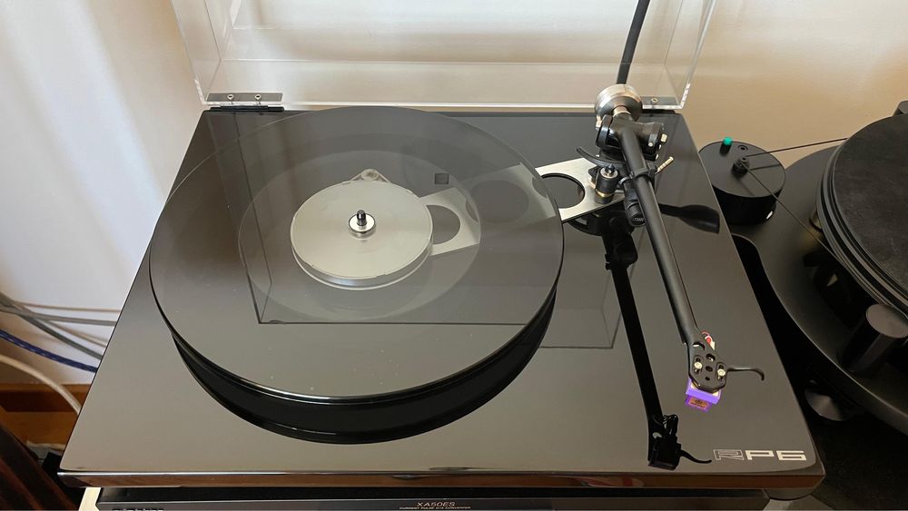 Gira-discos REGA RP06
