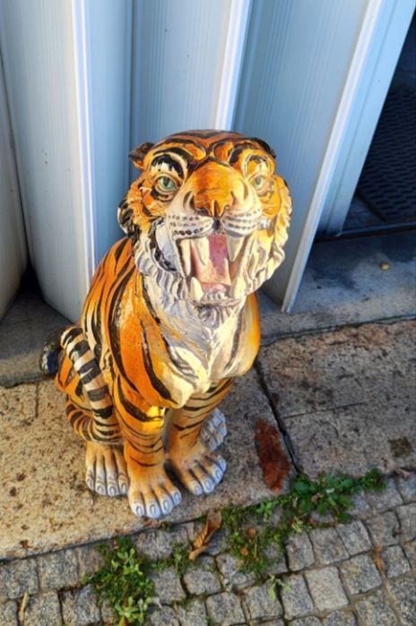 Tigre em porcelana .