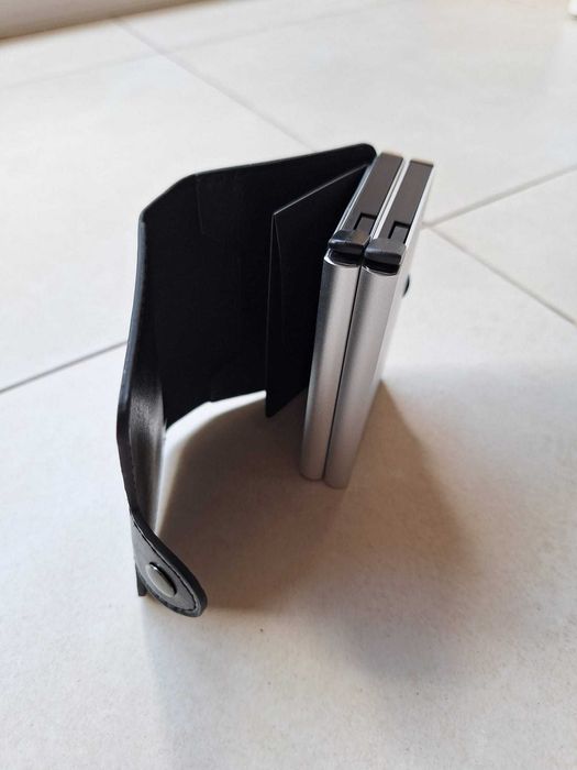 Carteira nova com 2 compartimentos para 6 cartões cada