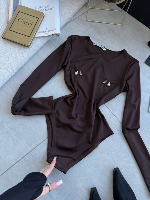 Трендове боді з пірсингом, жіночий бодік з довгим рукавом