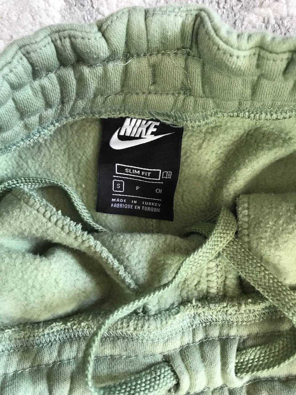 Спортивні штани Nike Club Fleece