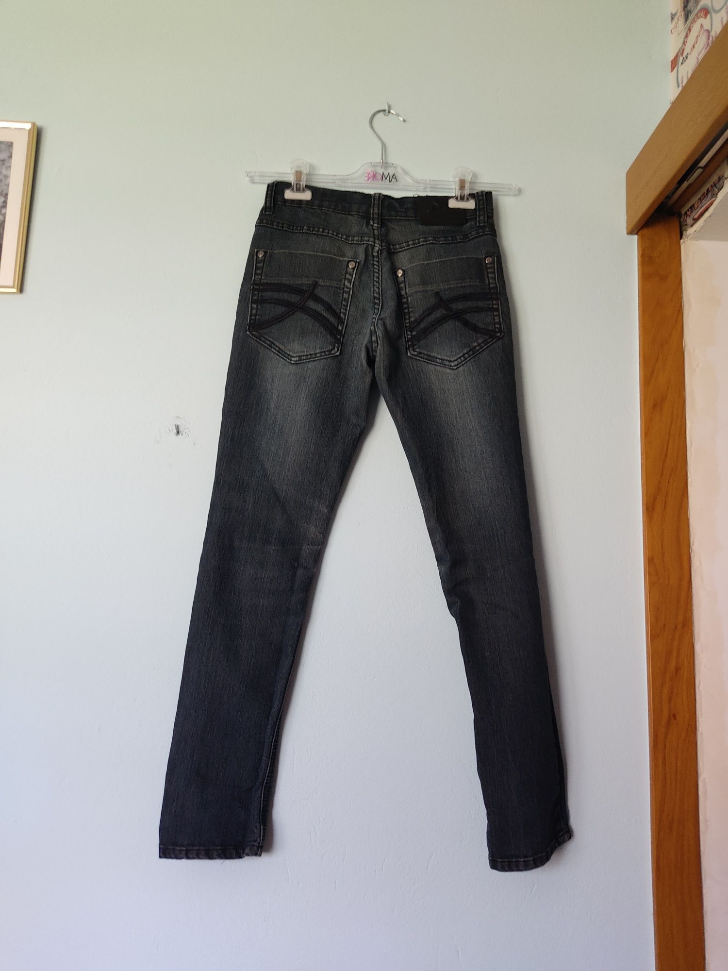 Spodnie dżinsowe jeans z kieszeniami 12 lat 
Od kroku 68 cm
Szerokość