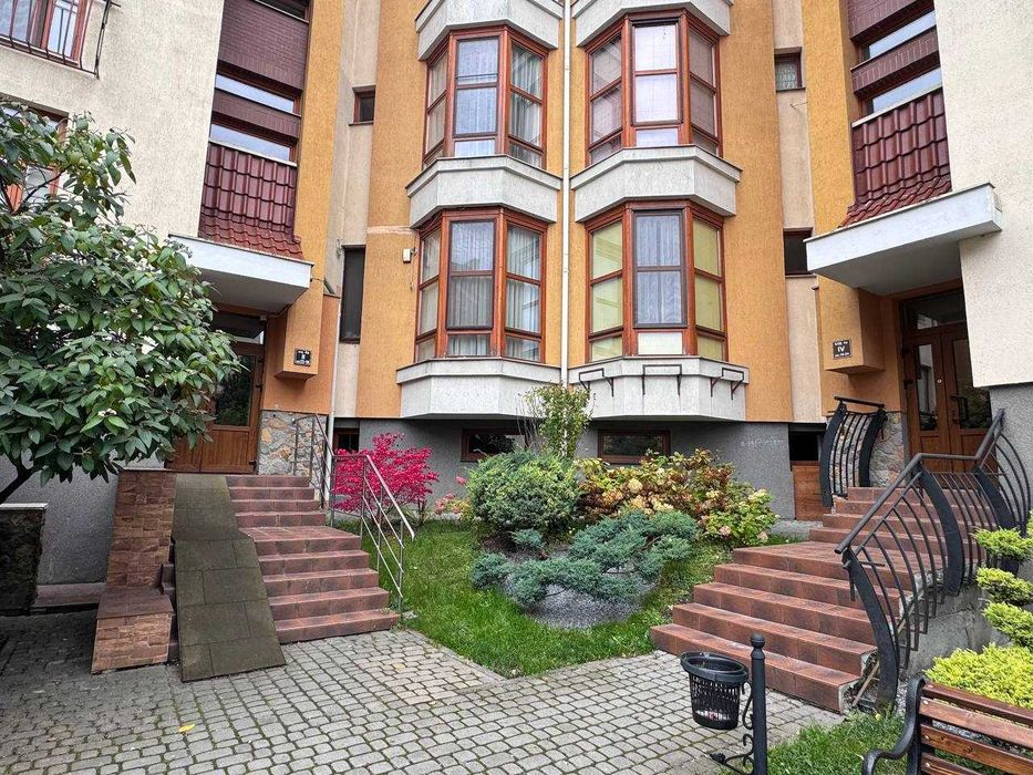 Продаж 5-кімнатної квартири в клубному будинку поблизу «Піскових Озер»