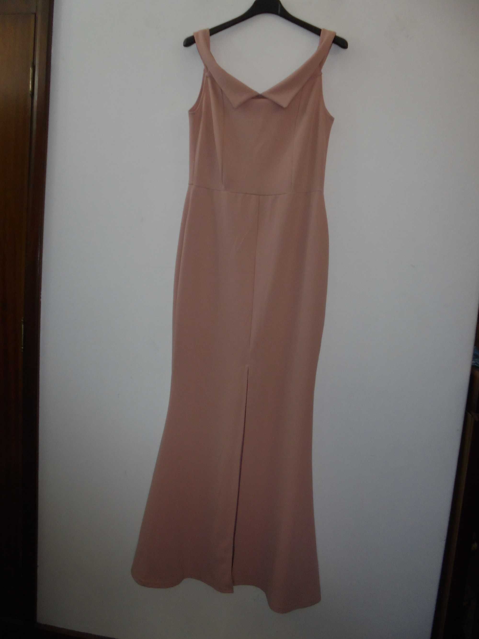 vestido de senhora muito comprido