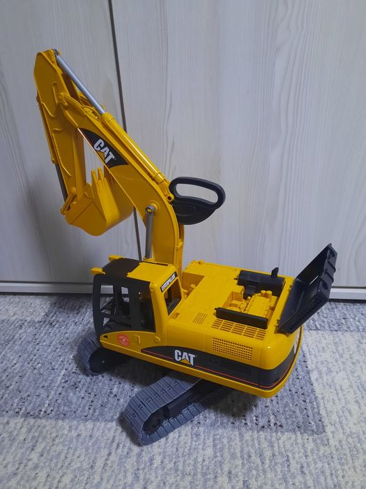 Екскаватор дитячий CAT