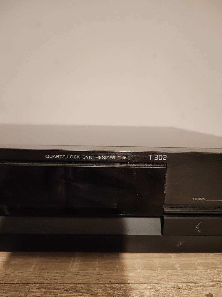 Grundig T302 Jest to urządzenie elektroniczne służące do odbierania sy