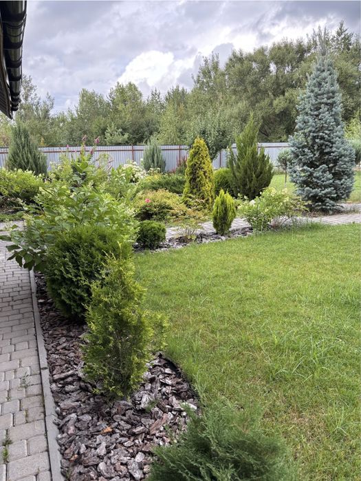 Гарний будинок з каміном!