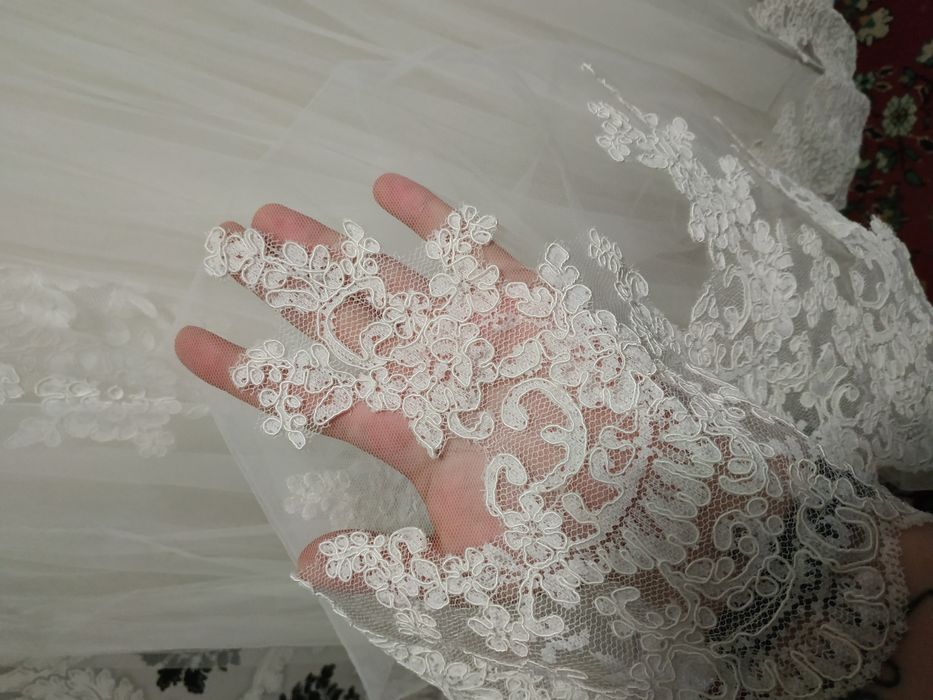 Продам весільну сукню