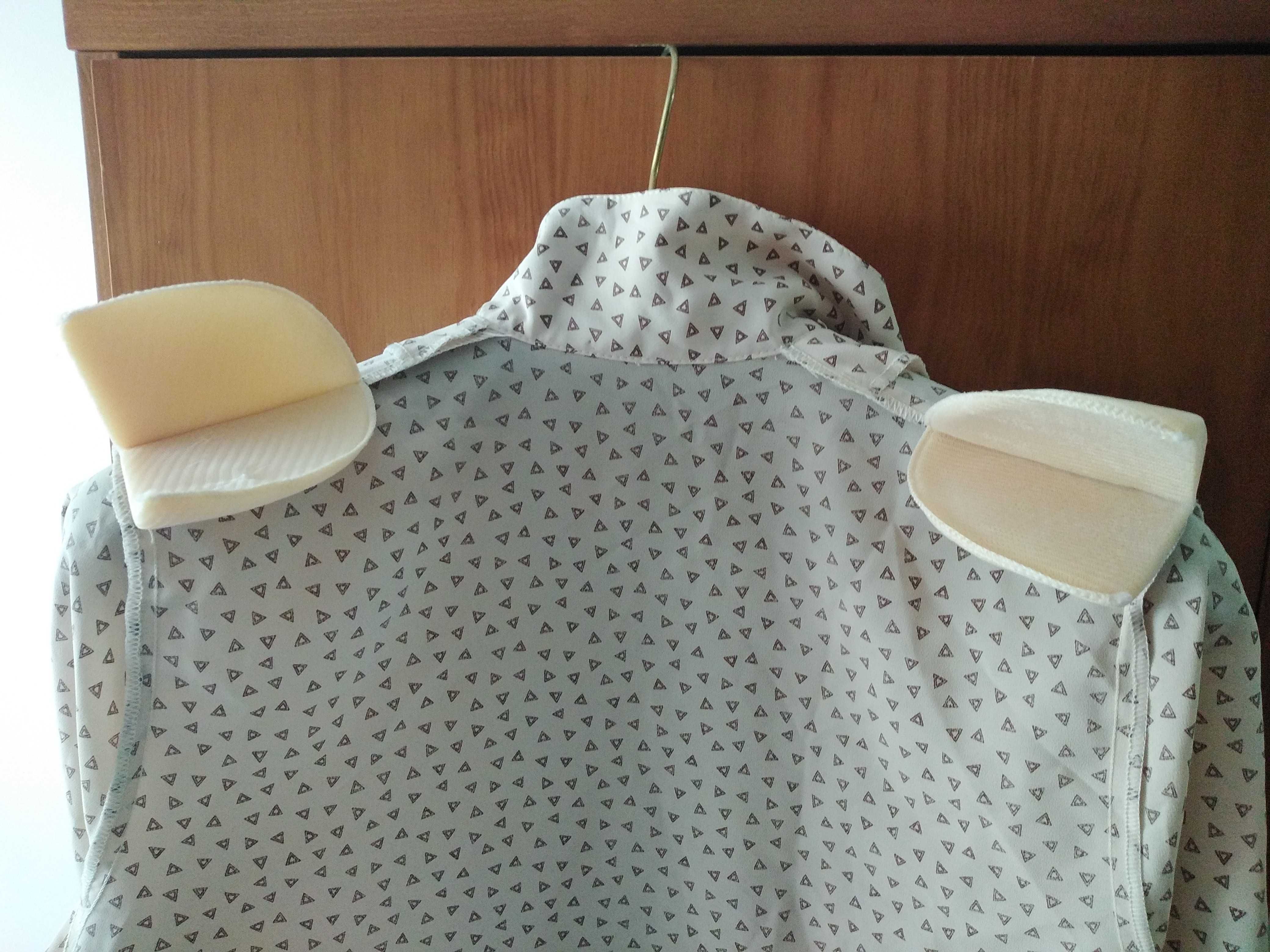 Camisa manga curta com chumaços