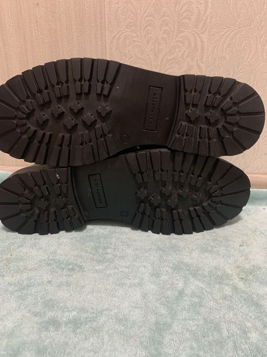 Продам мужские туфли . Натуральная кожа 43 размер.