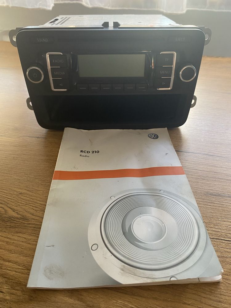 Radio VW Golf V Turan Caddy sprawne. (Kod)