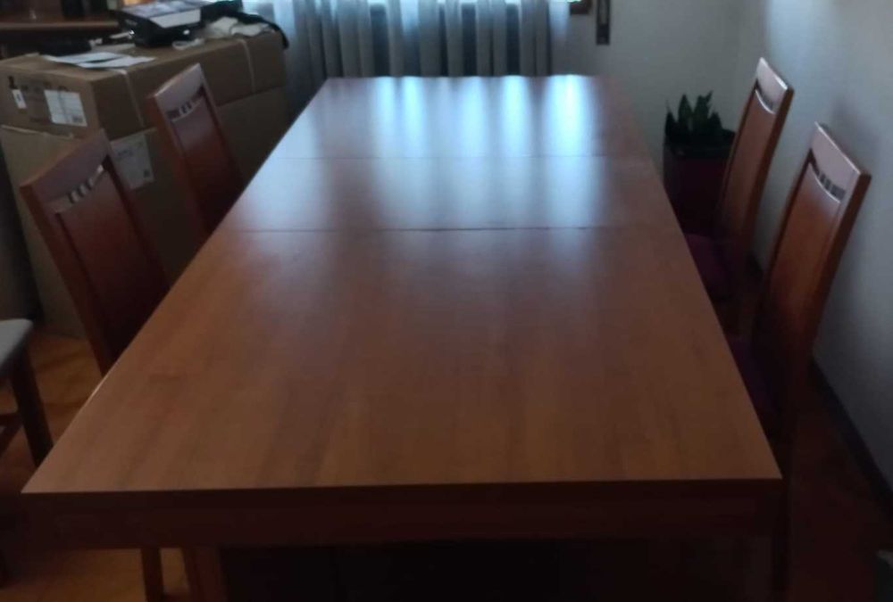 Vendo Mesa de Sala extensível com 4 cadeiras