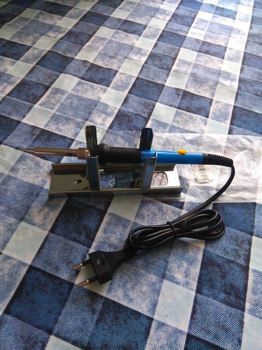 Підставка і паяльник з регулятором температури