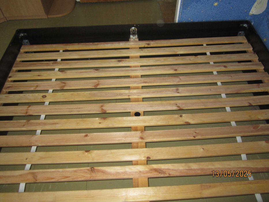 Łóżko 160/200 cm ze stelażem /wenge/.