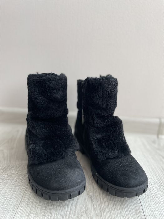 Продам зимние ботиночки на девочку