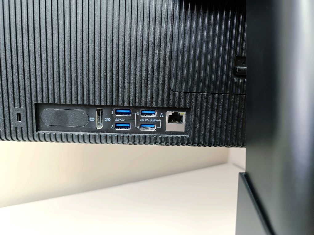 Моноблок Lenovo ThinkCentre M920z/i3-8100/8GB/256GB/24"/IPS