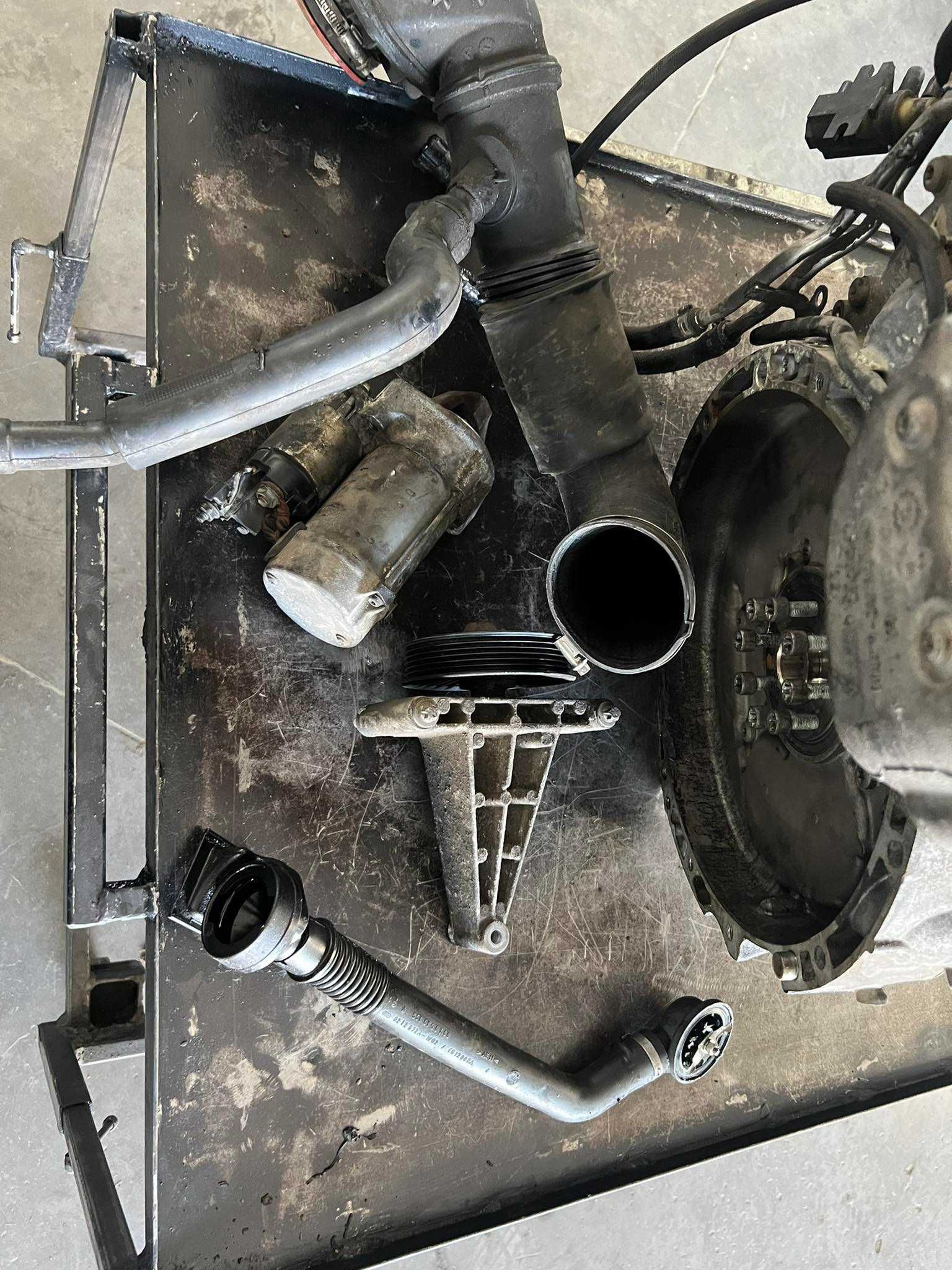 Mercedes Sprinter-651 двигун під ремонт