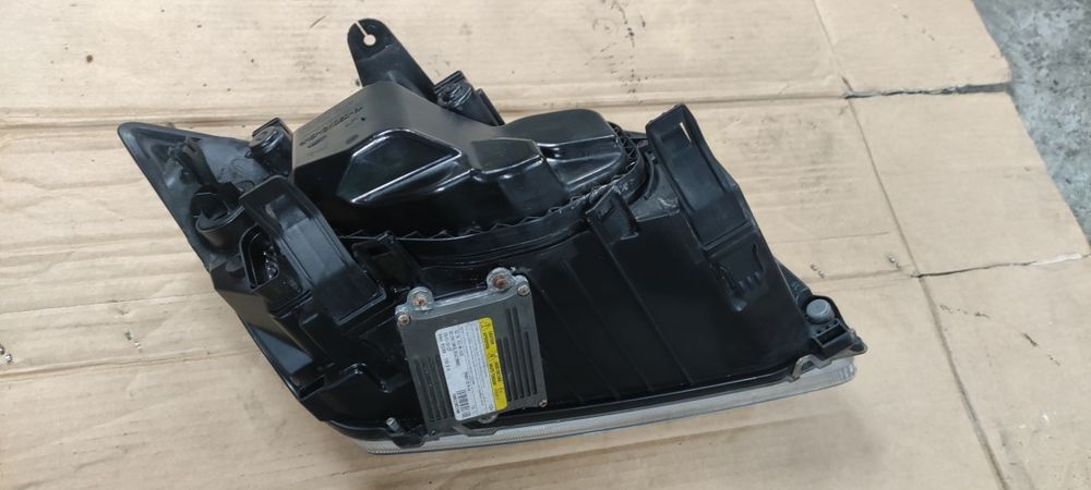 Reflektor lewy przód przedni lampa lewa przednia Xenon ksenon Focus 2