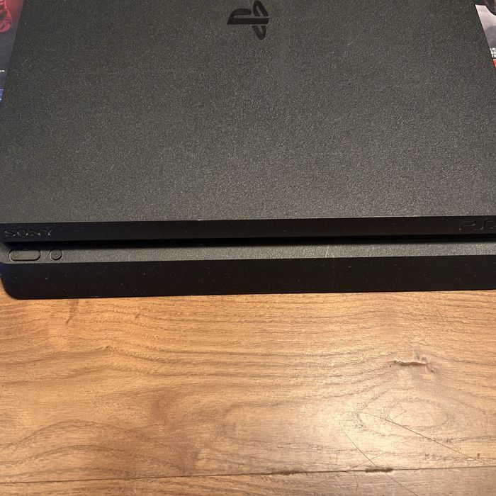 Playstation 4 Slim + 8 jogos