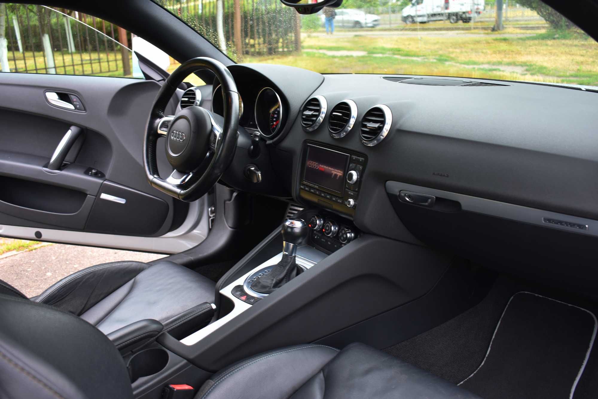Ауди ТТ 2009г.в 2.0 TFSI S tronic (200 к.с.) Quattro • S-Line