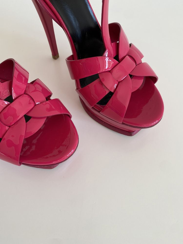 Saint Laurent - sandały na wysokim obcasie