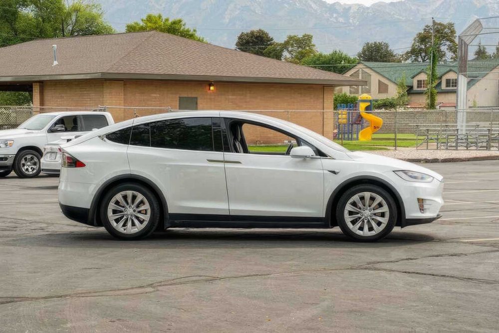 Tesla Model X      2016