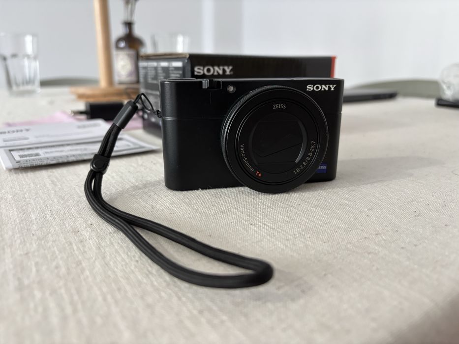 Máquina Fotográfica Compacta Sony Cyber-shot DSC-RX100 Mark V