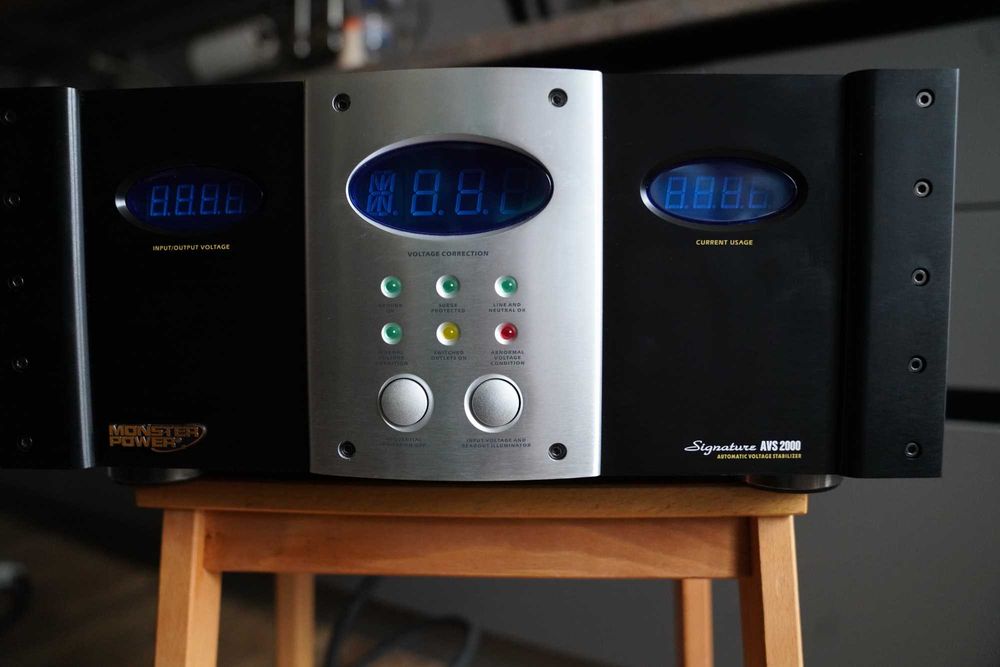 Monster AVS 2000 Автоматичний стабілізатор наруги, мережевий фільтр