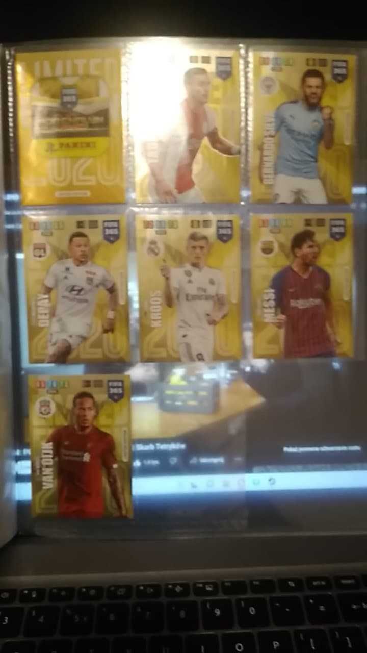 Album Panini FIFA 365 rok 2020 ponad 150 kart