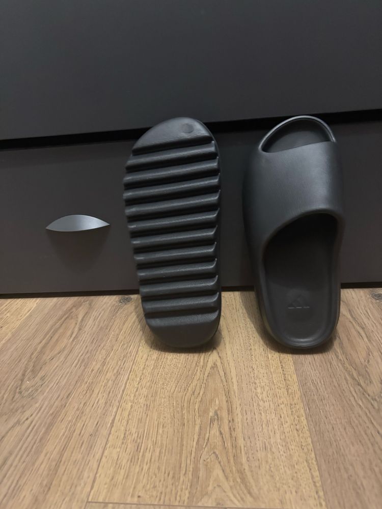Yezzy slide.