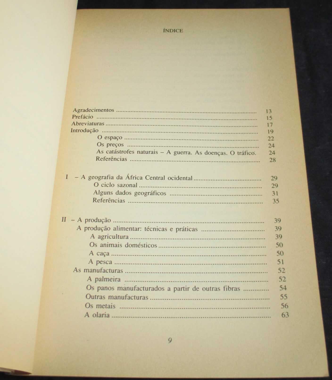 Livro Economia e Sociedade em Angola na época da Rainha Jinga