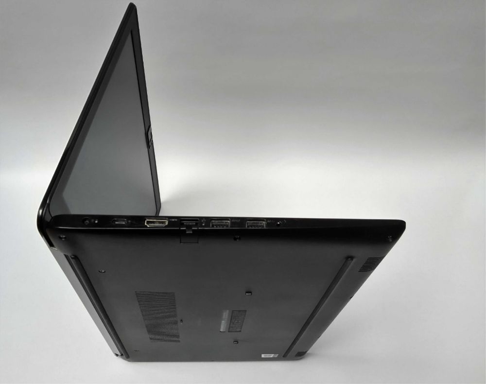 Ігровий ноутбук Dell Latitude 3500