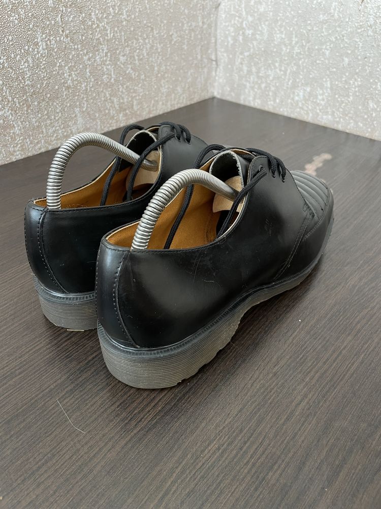 Оригінальні шкіряні туфлі Dr. Martens 42-42.5 розміру 26,5-27 см