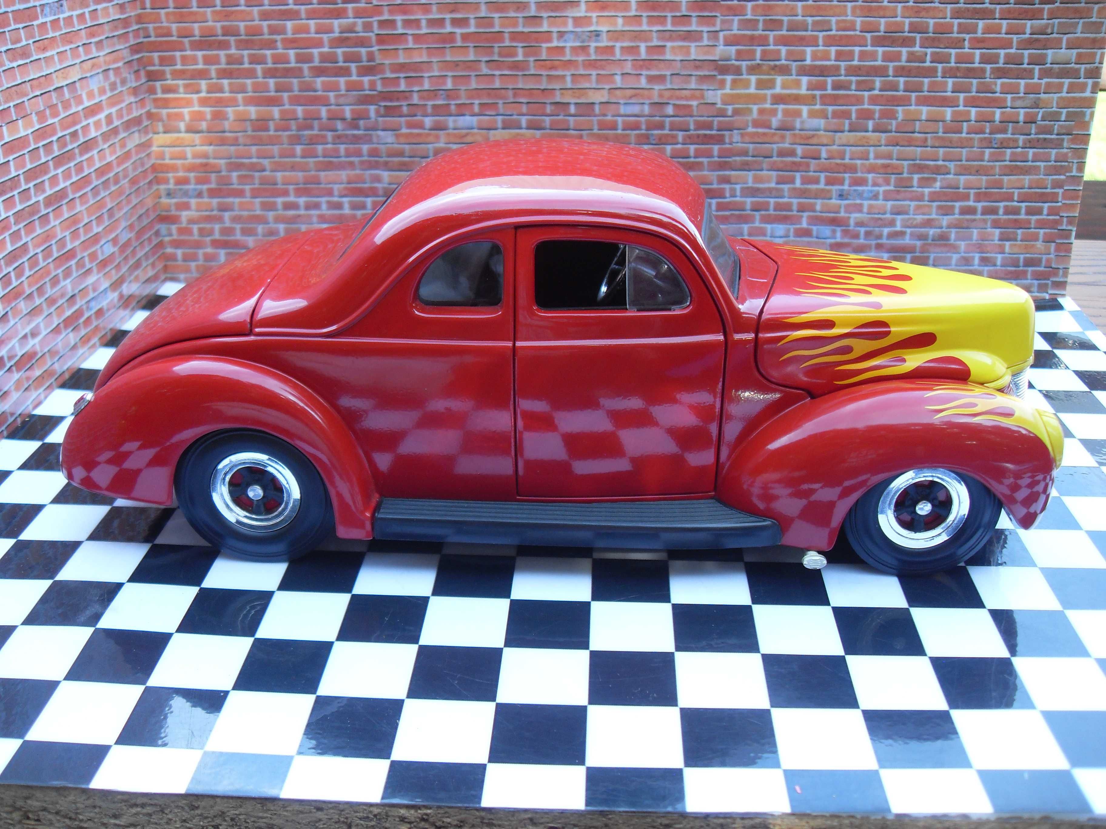 Ford 1940 Coupe HOT ROD 1:18 Model