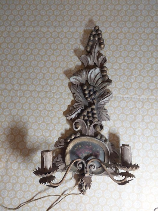 Aplique antigo em madeira