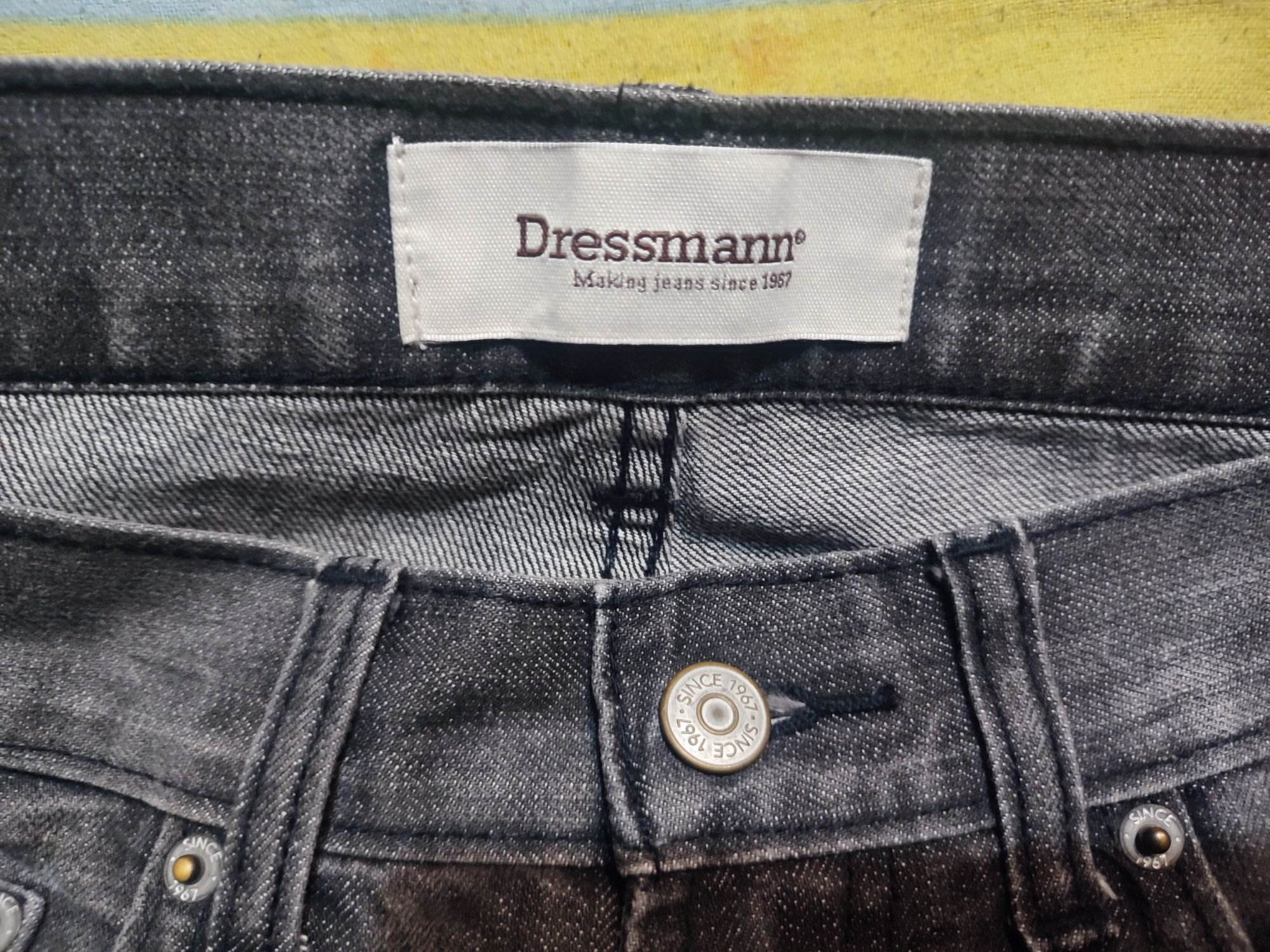 Продам джинсы Dressmann