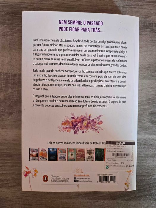 Livro "corações feridos" colleen hoover