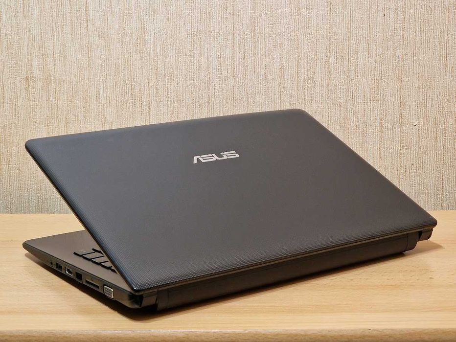 Ноутбук Asus Intel Celeron 1000M RAM 4Gb Батарея тримає 6 годин.