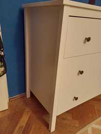 Biała komoda firmy ikea