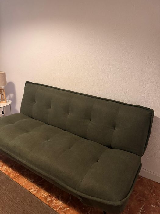 Sofá cama verde comprado em Agosto