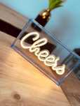 Neon LED do dekoracji Cheers – ciepłe białe światło