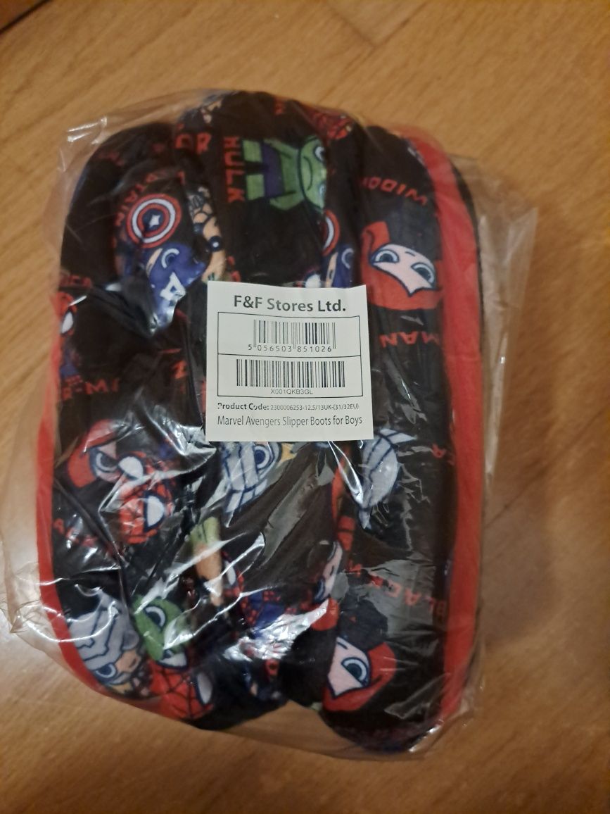 Pantufas avengers criança