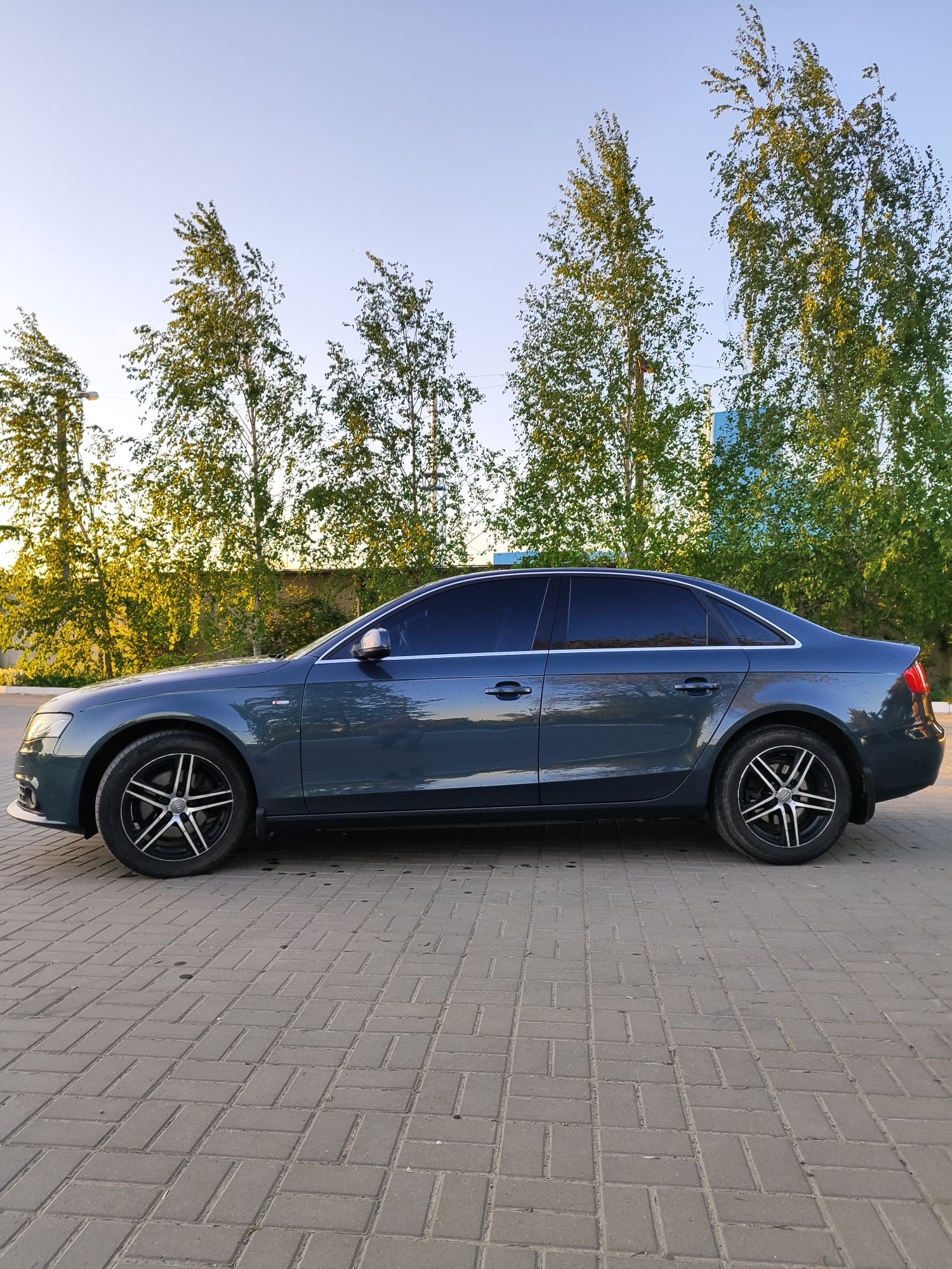 Продам своє авто  Audi A4 B8.