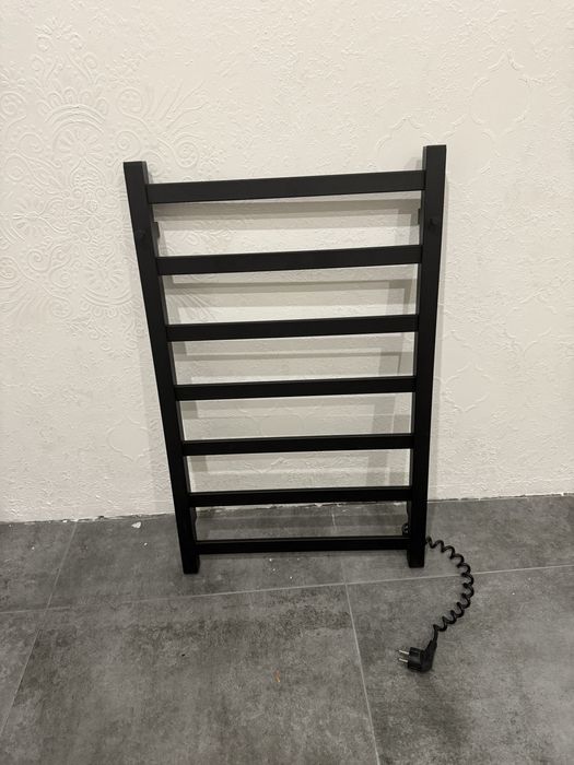 Терміново Полотенцесушитель чорний 80/50 новий