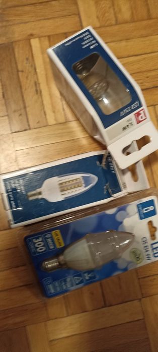 Lampa wisząca pod szafami lub w szafie