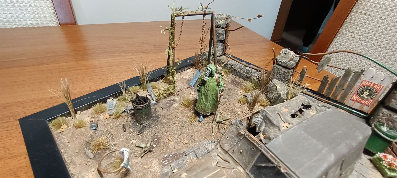 Diorama " Dwa Światy " 1:35 postapo