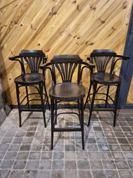 30x Hoker drewniany typu THONET FAMEG z podłokietnikiem, barowy