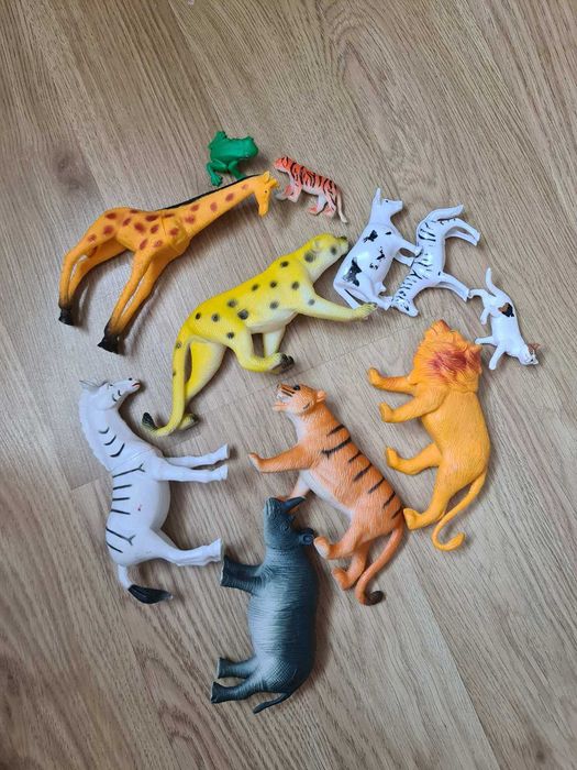 іграшки фігурки тварини звірі