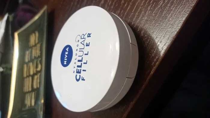 Krem podkład w poduszce z kwasem hialuronowym LUSTERKO Nivea Cellular