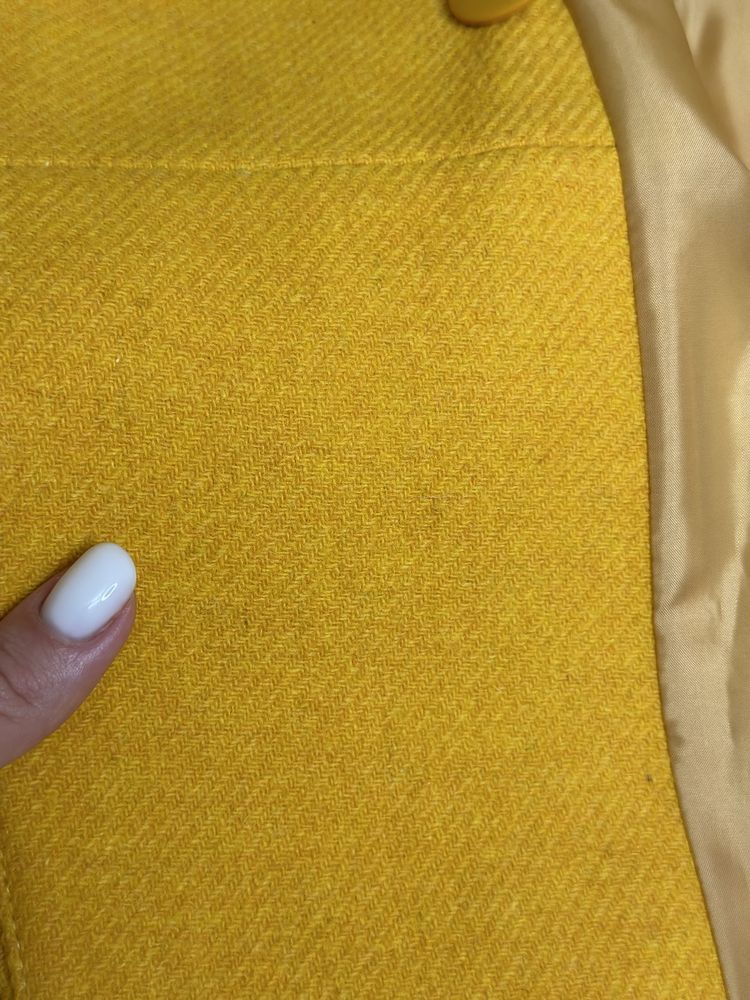 Жовте шерстяне  пальто  в ідеальному стані Relis fashion